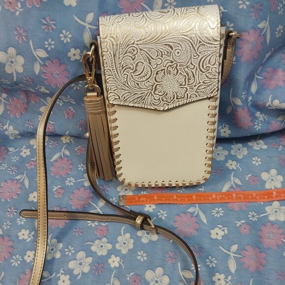 Cato Handbags - 3106 Small Cato Crossbody Purse Bag in Gold and Cream.
